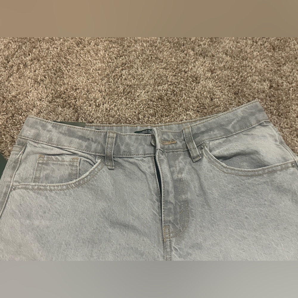 NWT Wild Fable Women's Mid Rise 90's Relaxed Straight Jeans Gray/Light-Blue - Picture 3 of 8